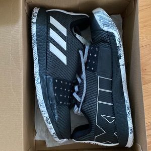 Men’s 9.5 Adidas Harden Vol. 3 Basketball shoe